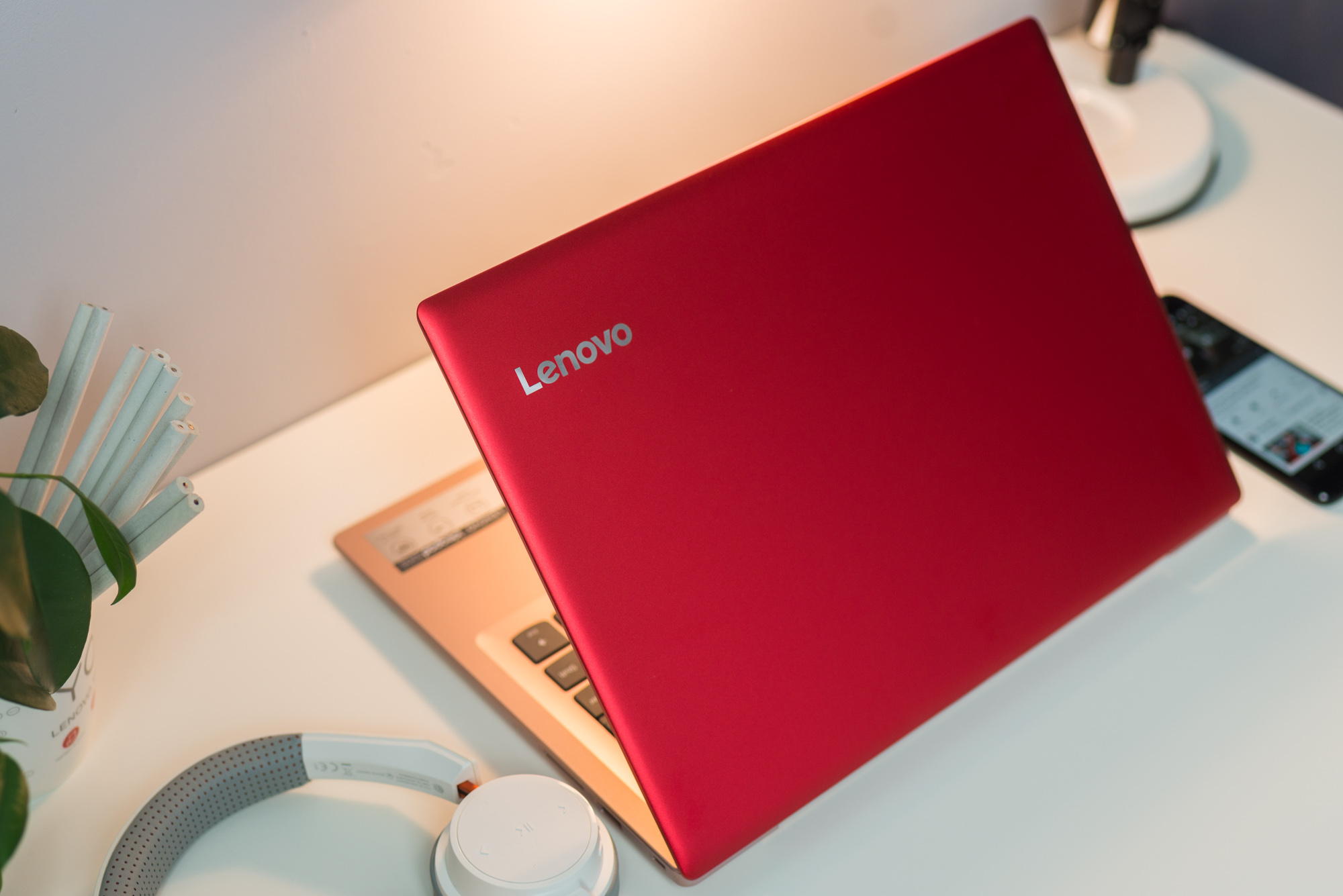 Lenovo, например, предлагает беспроводные мыши в диапазоне 60-70 злотых, которые можно сравнить с цветом корпуса ноутбука