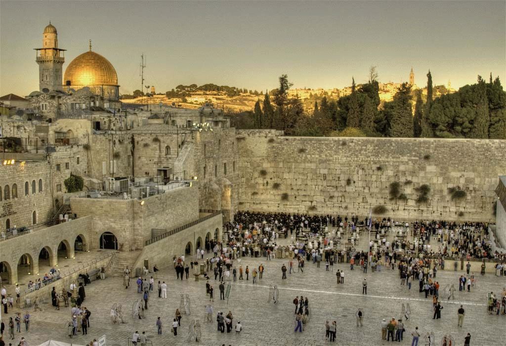 Kudüs'teki arzuların Ağlama Duvarı'nda yerine getirilmesi