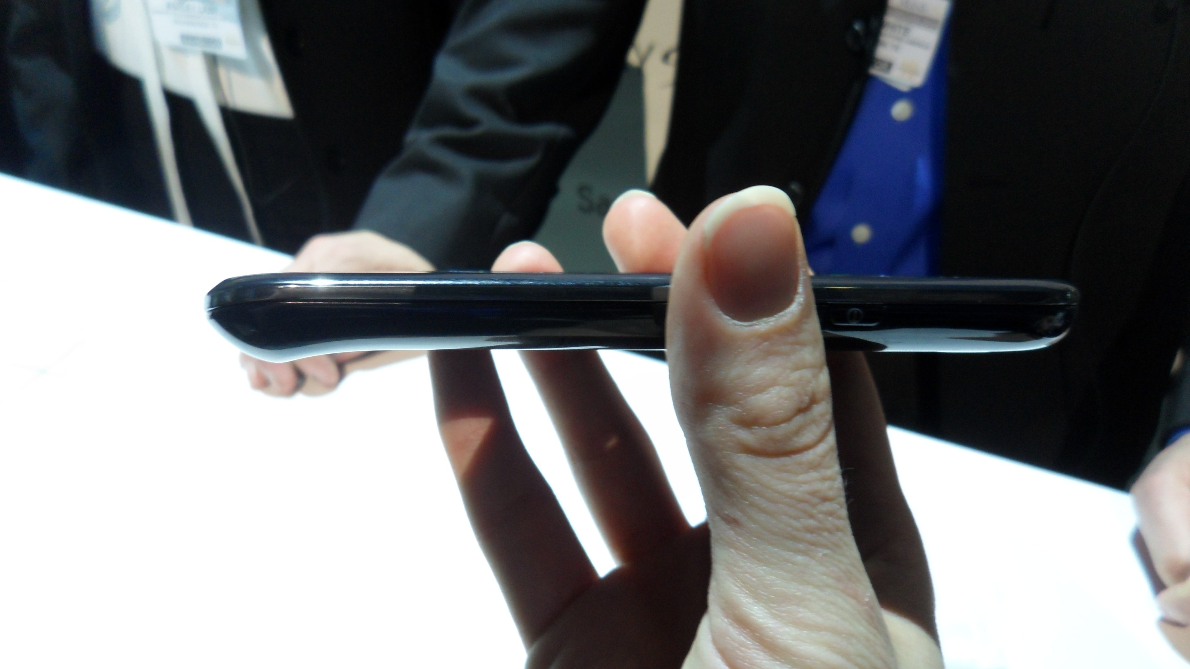 Во вторник на выставке CTIA Samsung представила свой самый мощный телефон на Android,   Galaxy S   ,  Работающий на Android 2
